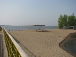 Прекрасный пляж с великолепным мелким песком 